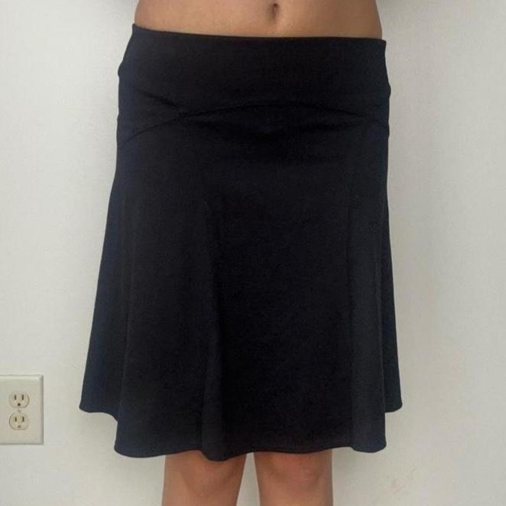 vintage chic low rise black hem midi skirt